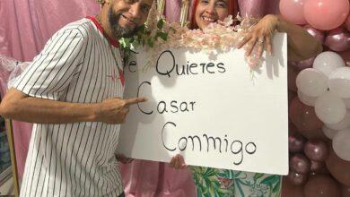 Photo of Tras 22 años de noviazgo, le pide matrimonio 
