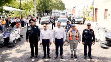 Photo of Renán Barrera entrega nuevos vehículos para cuidar Mérida