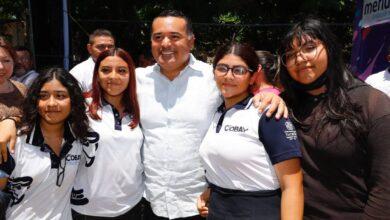 Photo of Renán Barrera promueve la salud entre universitarios