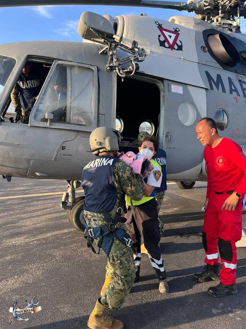 Marinos rescatan a recién nacidos de Acapulco | Con Acento