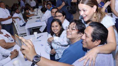 Photo of Cecilia Patrón escucha propuestas de meridanos