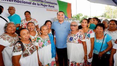Photo of Renán Barrera entrega apoyos a las mujeres del campo