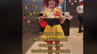Photo of Hace cosplay de McDonald’s y le regalan hamburguesa. VIDEO