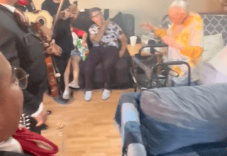 Photo of Festeja sus 99 años bailando con mariachi