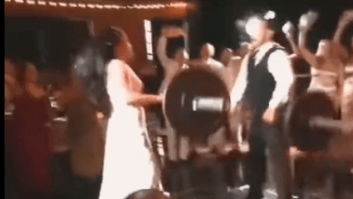 Photo of En plena boda, novios crossfiteros hacen pesas 