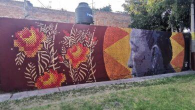 Photo of Yucateco pinta mural con técnica de punto de cruz en Guadalajara