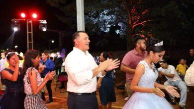 Photo of Renán Barrera, padrino de quinceañeras del sur de Yucatán