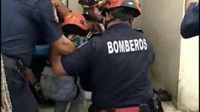 Photo of Bomberos rescatan a una niña que cayó a un pozo