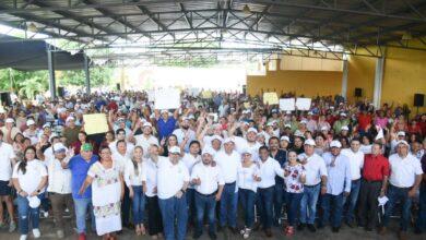 Photo of Renán Barrera  se reúne con productores de Oxkutzcab