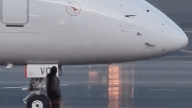 Photo of Pierde su vuelo y corre en la pista para alcanzarlo
