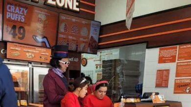 Photo of Willy Wonka y Umpa Lumpas atienden en pizzería