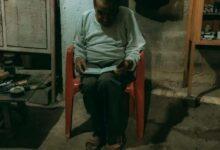 Photo of Abuelito elabora bolsos pero no puede salir a venderlos por la edad, piden apoyarlo