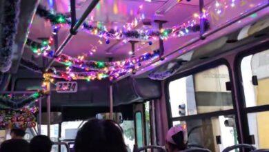 Photo of Adorna su camión con el espíritu navideño