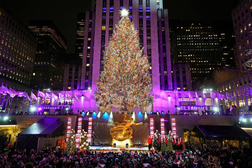 Nueva York enciende el árbol del Rockefeller Center Con Acento