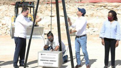 Photo of Mauricio Vila coloca la primera piedra de la torre Webhelp