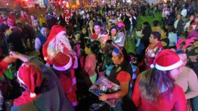 Photo of Policías se vuelven Santas y lleva regalos a todo Yucatán