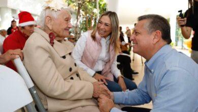 Photo of Ayuntamiento celebra la navidad con abuelitos del albergue “Renacer”