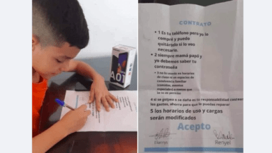 Photo of Le regalan un celular y firma contrato de uso 