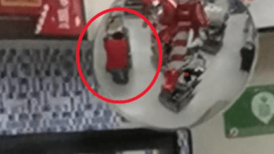 Photo of Cajero del Oxxo se esconde para no atender