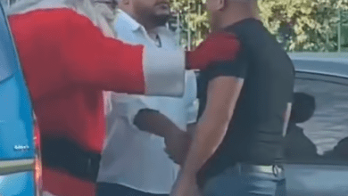 Photo of Santa Claus detiene pelea y logra reconciliación 