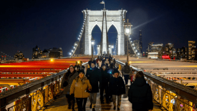 Photo of Brooklyn ilumina arcos de su puente por primera vez en 40 años