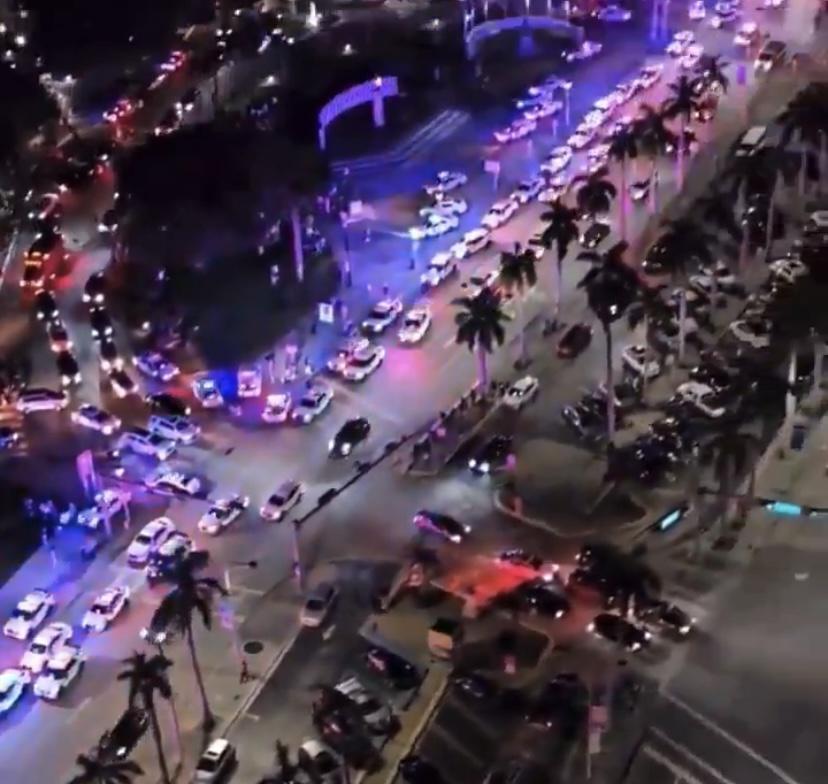 Cierran centro comercial de Miami por rumores sobre “extraterrestres" Con Acento