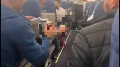 Photo of Arman fiesta dentro del avión tras quedarse encerrados por falla de motor