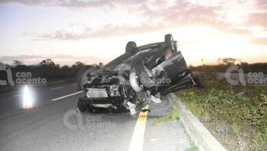 Photo of Vuelcan por culpa de tarima en medio de la carretera Mérida-Valladolid