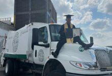 Photo of Joven recolector de basura se gradúa de abogado 