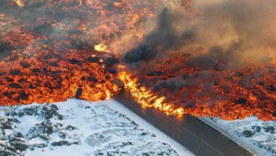 Photo of Lava y nieve se juntan en erupción en Islandia