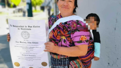 Photo of Mujer maya se titula como licenciada en Pedagogía 