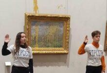 Photo of Activistas lanzan sopa a cuadro de Monet en Francia