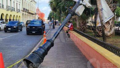 Photo of Vientos tiran poste con cámaras de seguridad en el centro 