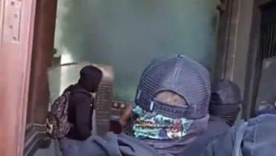 Photo of Presuntos normalistas derriban una puerta de Palacio Nacional