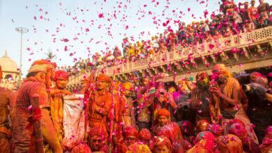 Photo of India celebra el Festival Holi con colores 