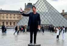 Photo of “Dr. Simi” llega al museo de Louvre en París 