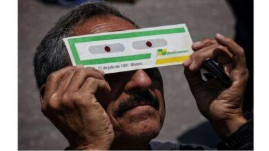 Photo of Guardó 33 años sus lentes de para ver el eclipse en 2024