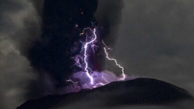Photo of ¡Impresionante! Rayo impacta volcán