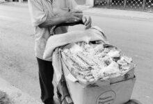 Photo of Piden apoyar abuelito en su venta de dulces yucatecos
