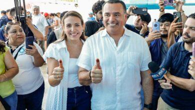 Photo of Renán Barrera emite su voto acompañado de su familia