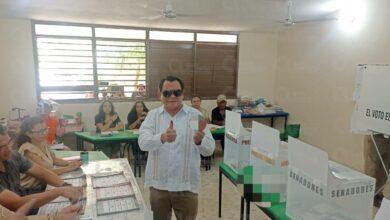 Photo of Joaquín Díaz Mena “Huacho” emite su voto