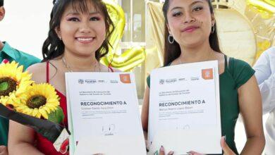 Photo of Dos estudiantes de Chelem, los mejores promedios de Bachillerato Yucatán