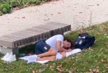 Photo of Campeón olímpico duerme en parque tras criticar villa olímpica