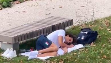 Photo of Campeón olímpico duerme en parque tras criticar villa olímpica