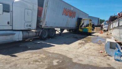 Photo of Carretera se hunde y “traga” camión en Yucalpetén