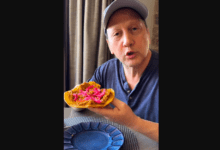 Photo of Rob Schneider disfruta de panuchos de cochinita