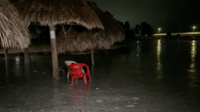 Photo of Comienza a desbordarse el malecón de Progreso