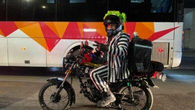 Photo of “Beetlejuice” reparte comida en Mérida