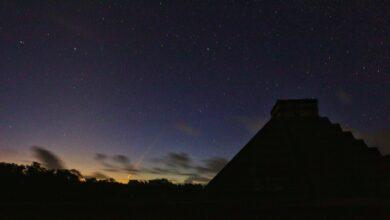 Photo of El “Cometa del Siglo” en el horizonte de Chichén Itzá