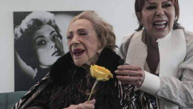 Photo of Silvia Pinal continúa muy grave